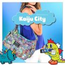 HoboBe Сумка для мамы через плечо на коляску - Tokidoki Kaiju City JuJuBe