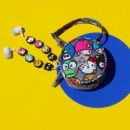 Paci Pod Контейнер для пустышек, футляр, круглая сумочка - hello kitty hello friends JuJuBe