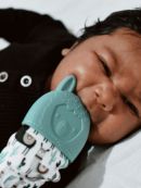 Itzy Ritzy (США) Прорезыватель рукавичка силиконовый на руку Teal Dino