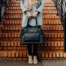 Wherever Weekender Сумка для мамы из веган кожи - Noir JuJuBe