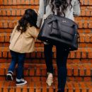 Wherever Weekender Сумка для мамы из веган кожи - Noir JuJuBe