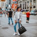 Wherever Weekender Сумка для мамы из веган кожи - Noir Rose Gold JuJuBe