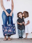 Encore Tote Сумка для коляски с крючками и ковриком - Midnight Posy JuJuBe