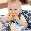 Infantino (США) Накидка чехол на стульчик детский универсальная "Уютный уголок"