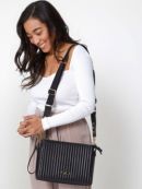 Day to Night Сумка кросс боди на широком ремне для мамы Witney Carson X JuJuBe - Черная