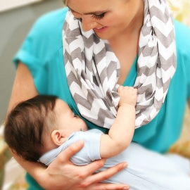 Шарф для кормления Itzy Ritzy C. Grey Chevron